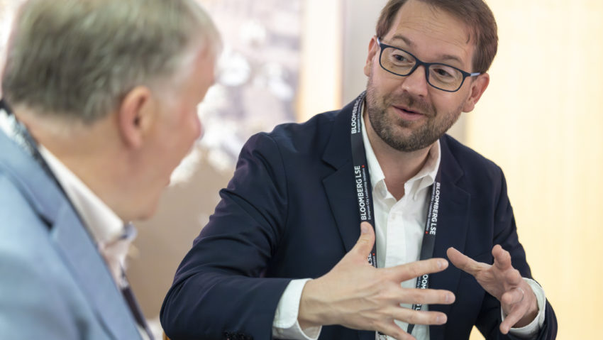 Dominic Fritz, primarul Timișoarei, selectat în Inițiativa Bloomberg LSE pentru Leadership în Orașele Europene