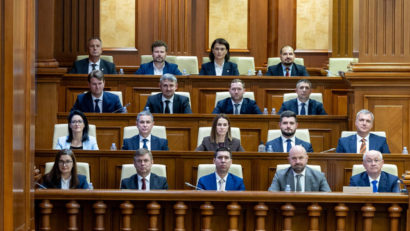 Guvernul Munteanu a primit votul de încredere al Parlamentului de la Chişinău