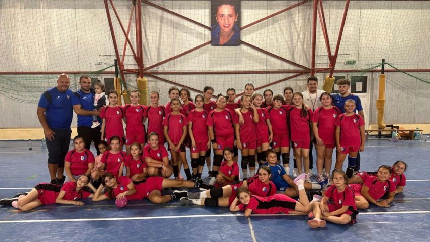 Primii paşi spre performanţă se fac la „Reşiţa Handball Cup”!  Micuţe handbaliste din cinci judeţe se vor întrece la turneul speranţelor