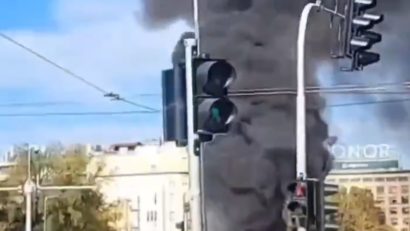 Incident armat la Belgrad: Focuri de armă și incendiu în fața Parlamentului Serbiei