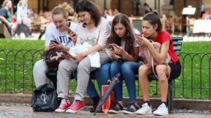 Legea majoratului digital, adoptată de Senat