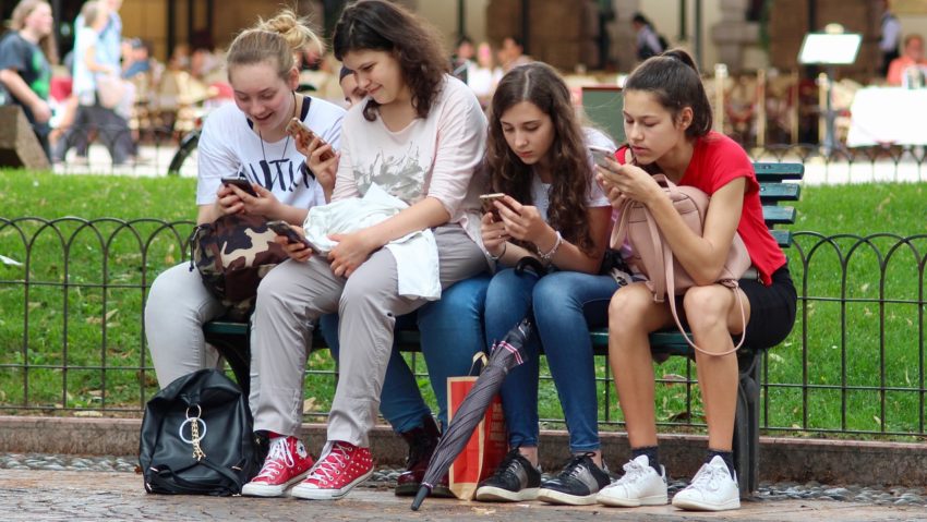 Legea majoratului digital, adoptată de Senat