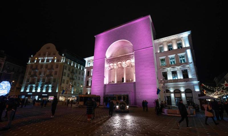 Primăria Timișoara marchează Ziua Părinților de Îngeri prin iluminarea în roz și bleu a Operei Naționale Primăria Timișoara marchează Ziua Părinților de Îngeri prin iluminarea în roz și bleu a Operei Naționale