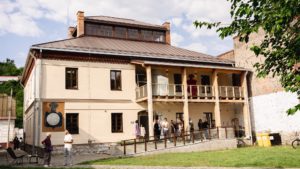 Reşiţa: tur ghidat la expoziția „Împing orașul prin memoria mea” Reşiţa: tur ghidat la expoziția „Împing orașul prin memoria mea”