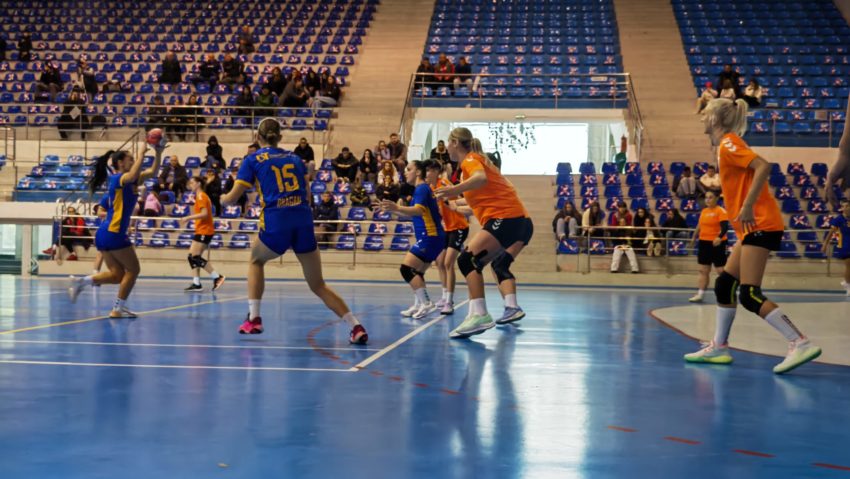 Handbal, Divizia A: Universitatea Reşiţa, victorioasă în duelul studenţesc cu UVT