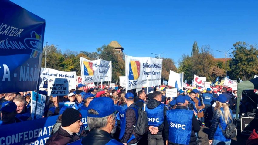 Peste 20.000 de români protestează în faţa Guvernului. Participă şi cărăşeni nemulțumiți de politicile guvernamentale