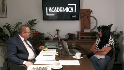 Laura Sgaverdea și dr. Ovidiu Roșu, directorul Arhivelor Naționale Caraș-Severin