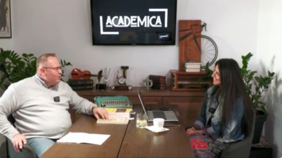 Laura Sgaverdea și dr. Ovidiu Roșu, directorul Arhivelor Naționale Caraș-Severin. Povestea bănățeanului Coriolan Buracu
