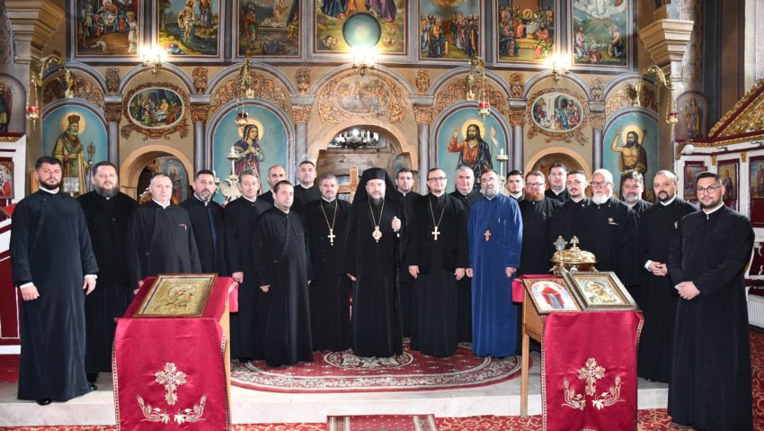 Episcopia Caransebeșului a încheiat programul dedicat anului omagial al Centenarului Patriarhiei Române printr-o întâlnire la Bozovici