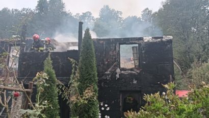 Incendiu puternic la Ocna de Fier: o casă a fost distrusă complet