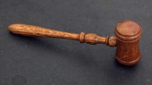 Serbia: Trei membri ai unui grup paramilitar au fost condamnați la închisoare pentru masacrul de la Strpci Serbia: Trei membri ai unui grup paramilitar au fost condamnați la închisoare pentru masacrul de la Strpci