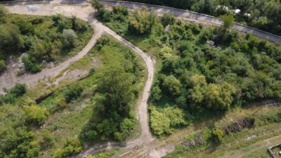Parc de aproape două hectare în Reșița: zone verzi, alei și loc de joacă în Triaj