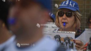 Sindicaliști din învățământ protestează în fața sediului Ministerului Educației și Cercetării