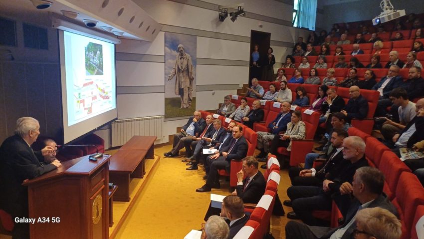 Academia Română şi autorităţile cer măsuri urgente pentru salvarea staţiunii Băile Herculane