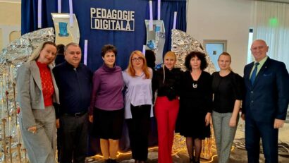 Pedagogie digitală în Regiunea de Vest: peste 850 de profesori din Caraş-Severin se formează pentru școala viitorului