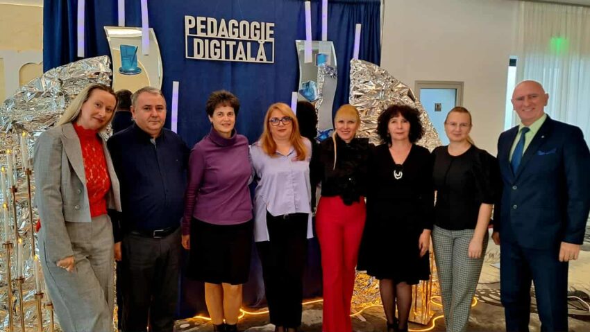 Pedagogie digitală în Regiunea de Vest: peste 850 de profesori din Caraş-Severin se formează pentru școala viitorului
