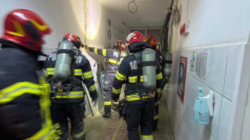 Incendiu la Spitalul Județean Reșița: pacienți evacuați, planul roșu activat și intervenție rapidă a pompierilor