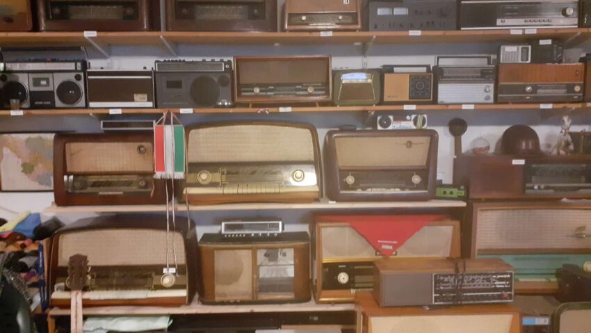 Muzeul Aparatelor de Radio și Instrumentelor Muzicale din Tormac – Pasiunea lui George Ban pentru sunetul istoriei