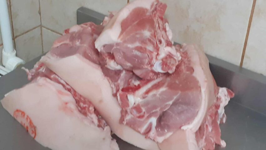 DSVSA Caraş-Severin: Analiza trichineloscopică obligatorie înainte de consumul cărnii de porc – recomandări esențiale înainte de sărbători