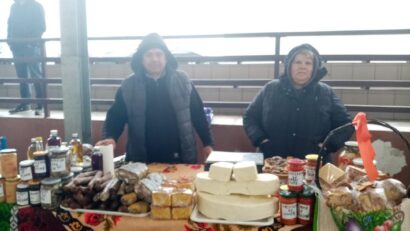 Târgul de la Cornereva, desfășurat în decor de iarnă: producători locali, oficialități și tradiții autentice