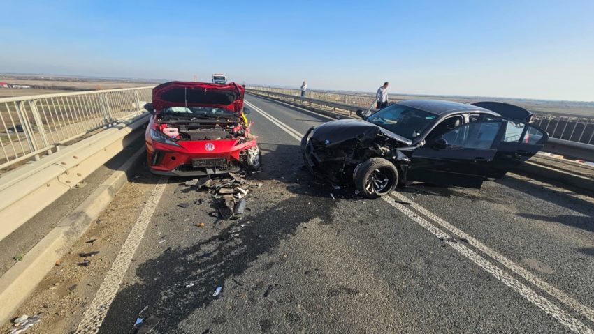 Accident grav la Remetea Mare: ambulanță privată și un autoturism implicate