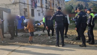 Poliția Caraș-Severin în acțiune: sute de sancțiuni și măsuri pentru siguranța rutieră și ordine publică