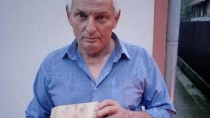 Semnul crucii descoperit într-un trunchi de copac la Lupac – o întâmplare cu semnificație spirituală pentru localnici