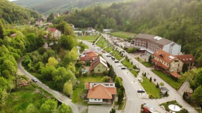 Arad: Numărul de turiști cazați la Moneasa crește cu 40% față de anul trecut. Stațiunea se apropie de 100.000 de vizitatori în 2025