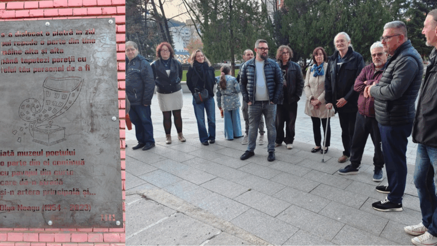 Versuri în oțel, pe zidurile Orașului cu Poeți