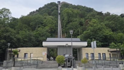 Telecabina din Deva, din nou oprită din cauza unei defecțiuni tehnice. Turiștii pot urca pe jos sau cu microbuzul