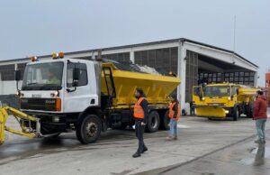 Utilajele de deszăpezire sunt pregătite să intervină pe toate drumurile județene din Caraş-Severin