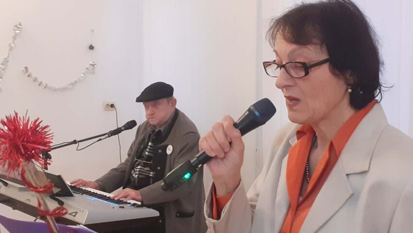 „Nostalgii la gura sobei” – colinde, emoție și tradiție la Centrul Social „Frederic Ozanam” din Reșița