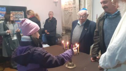 Hanukkah – Sărbătoarea Luminilor, celebrată la Reșița alături de comunitatea evreiască din Timişoara