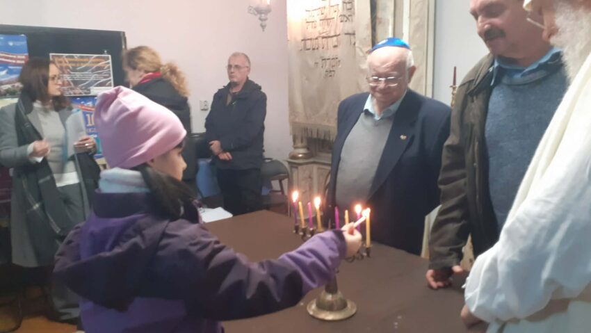 Hanukkah – Sărbătoarea Luminilor, celebrată la Reșița alături de comunitatea evreiască din Timişoara