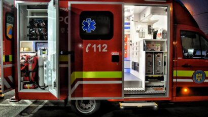 O nouă autosanitară SMURD Tip C a intrat în dotarea ISU Timiș: Terapie Intensivă Mobilă cu echipamente de ultimă generație
