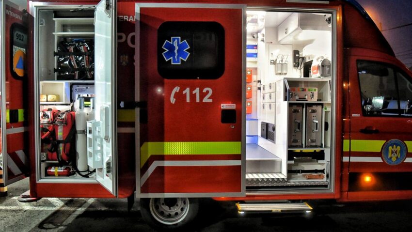 O nouă autosanitară SMURD Tip C a intrat în dotarea ISU Timiș: Terapie Intensivă Mobilă cu echipamente de ultimă generație