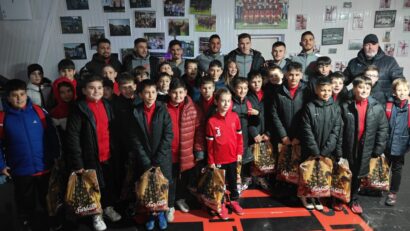 CSM Reșița: daruri dulci de Crăciun pentru micii rossoneri!