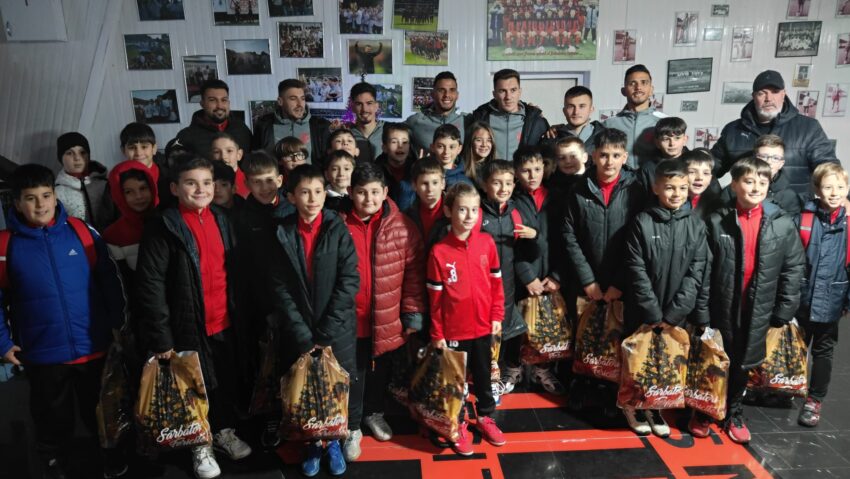 CSM Reșița: daruri dulci de Crăciun pentru micii rossoneri!