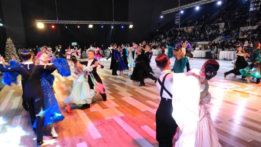 Dansul sportiv a făcut spectacol la Reșița! 700 de concurenți au evoluat pe ringul amenajat la Sala Polivalentă