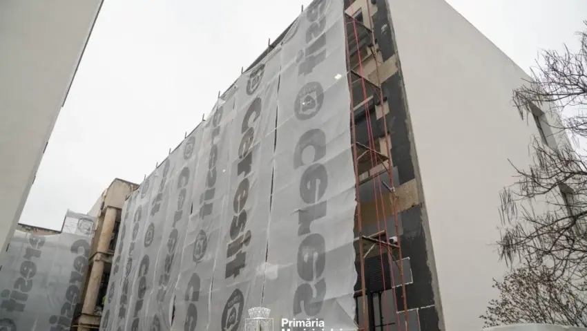 Lucrările la Școala Gimnazială 30 continuă fără blocaje. Primăria Timișoara a câștigat definitiv procesul cu firma care a abandonat șantierul