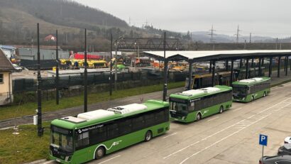 Transportul public din Reşiţa, pe un trend ascendent: mai mulți călători, cheltuieli mai mici