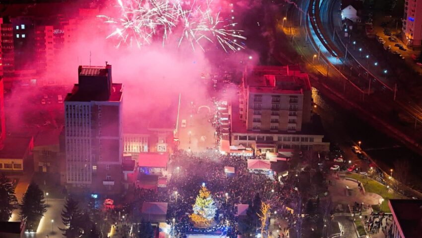 Revelion 2026 în Caraș-Severin: concerte live și focuri de artificii la Reșița și Caransebeș