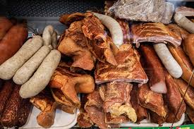 Caraş-Severin: Produsele de carmangerie de la producătorii locali, tot mai căutate înainte de sărbătorile de iarnă
