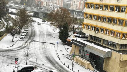 Atenție șoferi, se circulă în condiții de iarnă!