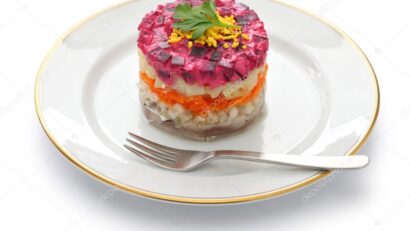 Salată stratificată de hering