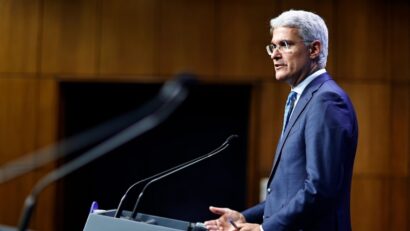 Dragoș Pîslaru sesizează Parchetul European privind achiziția microbuzelor electrice pentru elevi
