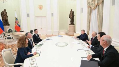 Negocieri de pace, la Moscova. Întâlnirea dintre președintele rus și emisarii americani s-a încheiat, după aproape cinci ore, “fără un rezultat de compromis”