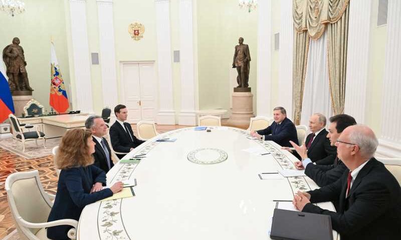 Negocieri de pace, la Moscova. Întâlnirea dintre președintele rus și emisarii americani s-a încheiat, după aproape cinci ore, “fără un rezultat de compromis”