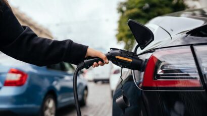 Primăria Timișoara actualizează tariful pentru încărcarea vehiculelor electrice: 1,90 lei/kWh, TVA inclus