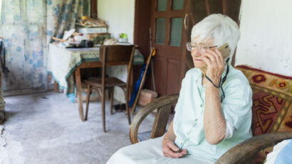 Peste 11.600 de apeluri la Telefonul Vârstnicului în 2025. Aproape 5.800 de seniori sprijiniți la nivel național